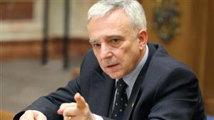 Isărescu nu vede riscul unei deflaţii, deşi urmează 3 trimestre cu inflaţie negativă: Creşte consumul