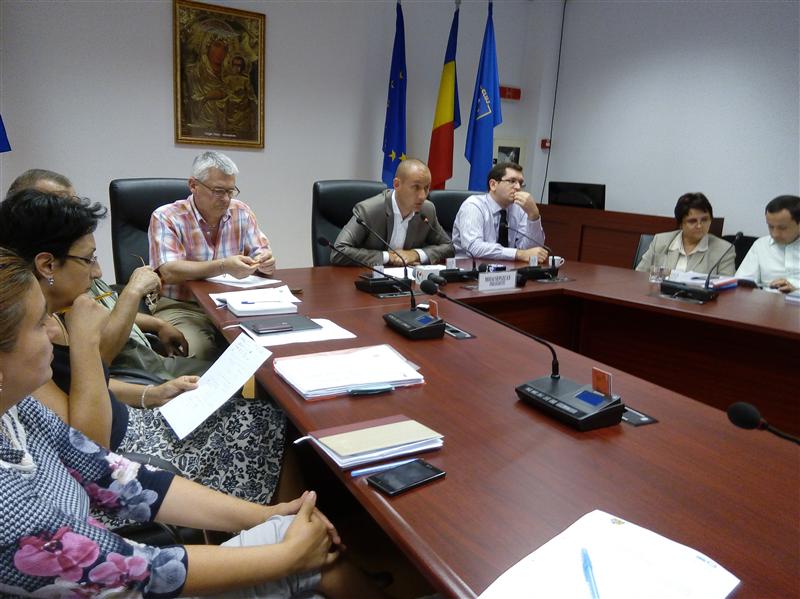 Consiliul Judeţean s-a pus bine cu Doamne-Doamne şi rău cu legea pământeană. Acum trebuie să ceară înapoi banii daţi bisericii