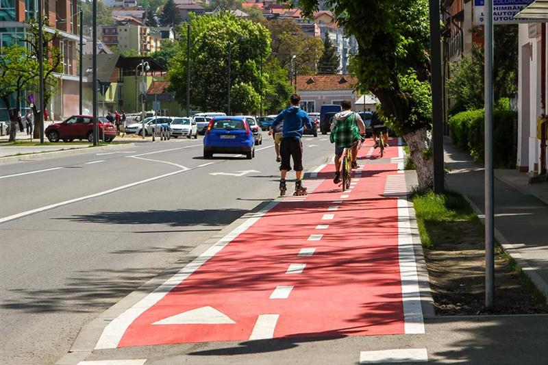 Daţi din pedale! 100 de clujeni vor testa reţeaua de bike-sharing înainte de lansarea oficială