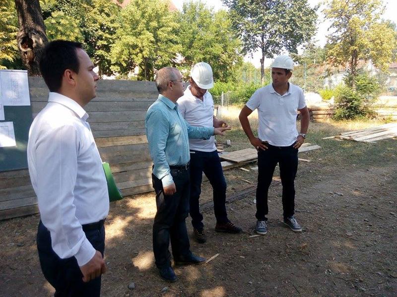 Bani europeni pentru 12 clase noi şi o sală de sport, la 