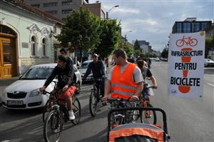 Dezbaterea bike-sharing. „Nicio pistă nu respectă standardele europene. Actuala infrastructură descurajează mersul cu bicicleta