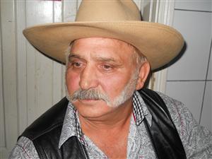 Salvat de pălăria de cowboy, după ce a primit o ladă în cap