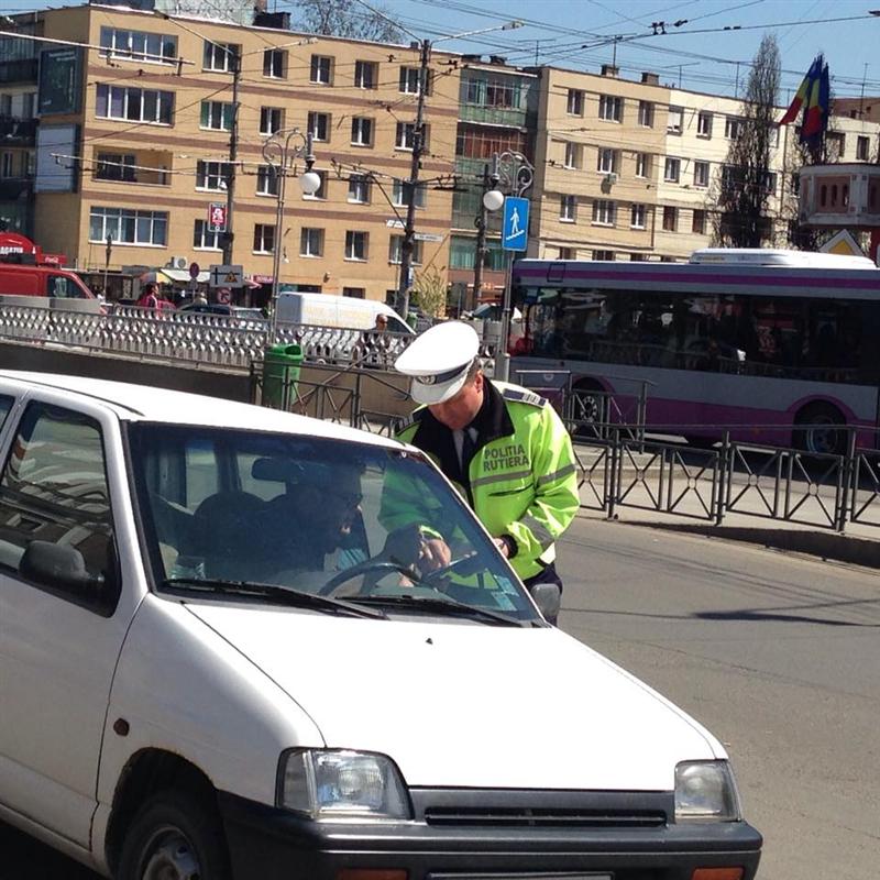 Aproape 2000 de şoferi opriţi în trafic în ultima săptămână. Jumătate dintre ei au primit amendă