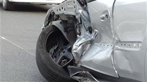 Alcoolul şi şofatul, combinaţie nepotrivită: băut la volan, un tânăr a distrus o maşină în centrul Clujului