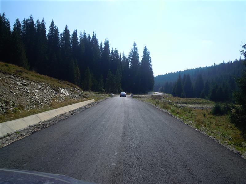 Asfalt la foc automat pe drumul turistic Răchiţele - Ic Ponor