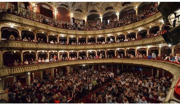 Teatrele din Cluj îşi deschid stagiunea în septembrie 