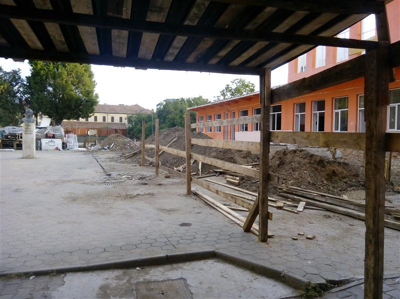 Unităţi de învăţământ cu probleme la Cluj. Unde vor începe şcoala sute de elevi