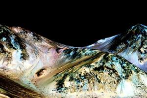 NASA anunţă că a găsit semne care indică prezenţa apei pe planeta Marte