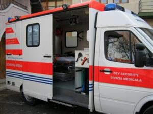 Carambol pe şosea, din cauza neatenţiei unei şoferiţe; a fost implicată şi o ambulanţă