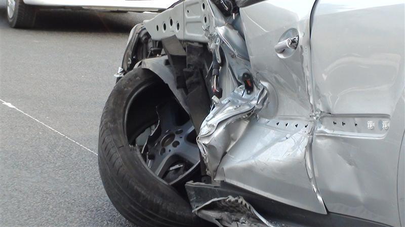 Şofer, prins băut la volanul unei maşini furate, după ce a provocat un accident