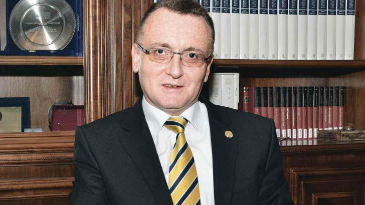 Premierul interimar Sorin Cîmpeanu preia şi funcţiile de vicepremier şi ministru de Interne după demisia lui Gabriel Oprea