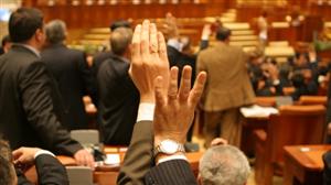 Proiectul privind pensiile speciale pentru aleşii locali, adoptat tacit de Camera Deputaţilor