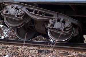 Un tren încărcat cu motorină a deraiat. Trafic feroviar deviat