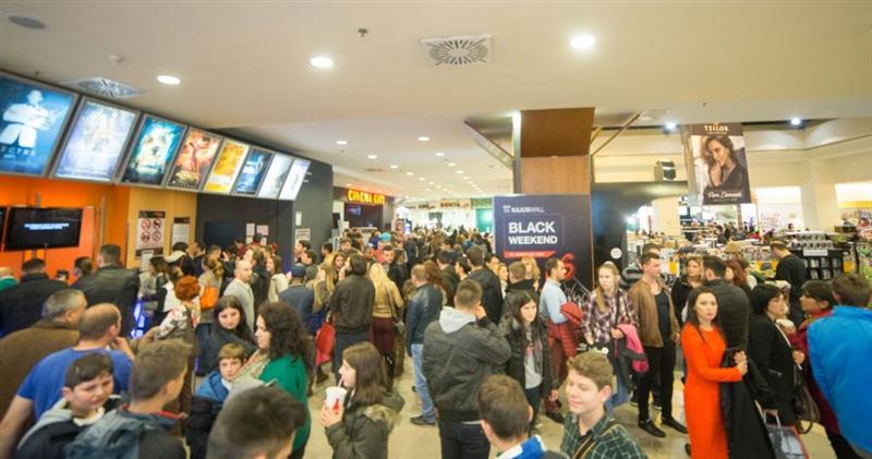 Peste 200.000 de clujeni au profitat de promoţiile Black Weekend Sales, la Iulius Mall (P)