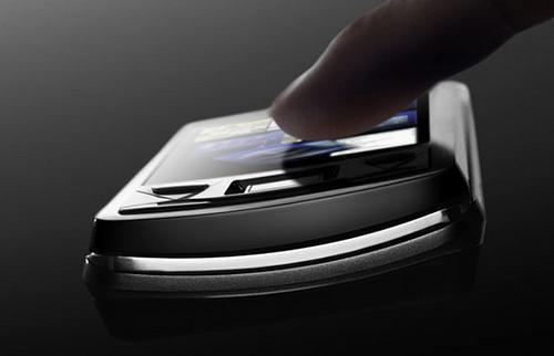 Hoţ, arestat preventiv: a sustras nouă telefoane şi a distrus alte patru