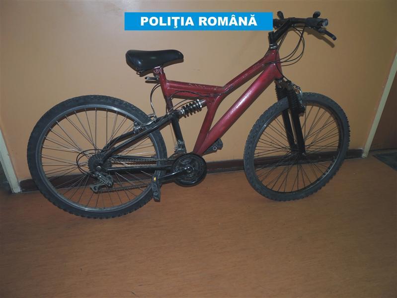 Furt de Ziua României. Un tânăr a sustras o bicicletă