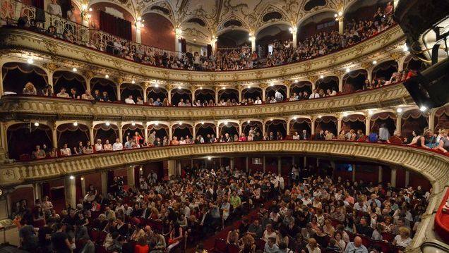 Ateliere de mimă şi dans, concerte, dialog cu actorii şi un film cu spectatorii, în noapte, la Teatrul Naţional din Cluj 