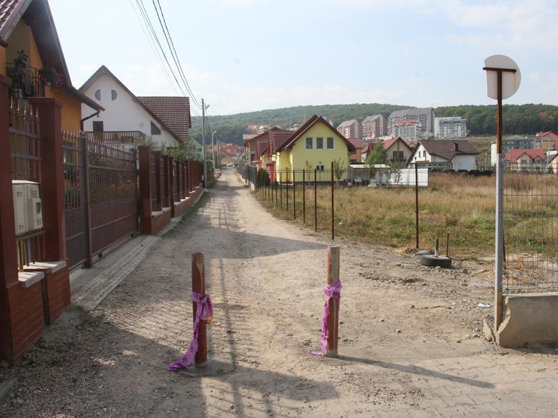 Paradoxul de la Cluj. Consiliul Local se pregăteşte să lase 50 de familii să îşi folosească propria alee
