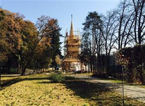 Construcția noii bisericuțe de lemn din parcul Babeș a fost finalizată