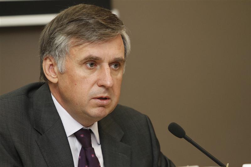 Ion Sturza renunţă la sarcina învestirii Guvernului Republicii Moldova, denunţând lipsa susţinerii