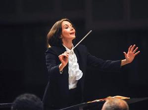 Concert simfonic sub bagheta dirijoarei Sarah Ioannides, la Filarmonica Cluj 