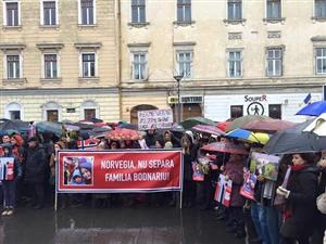 Peste 1.000 de clujeni la mitingul de susţinere pentru familia Bodnariu