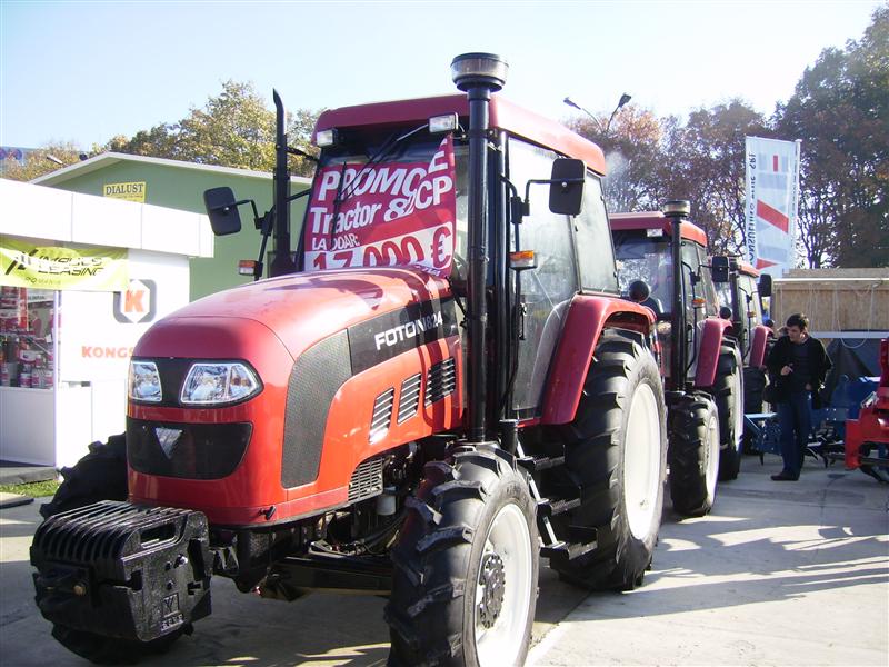 Un tractor cumpărat din România, mai scump decât unul adus din Germania