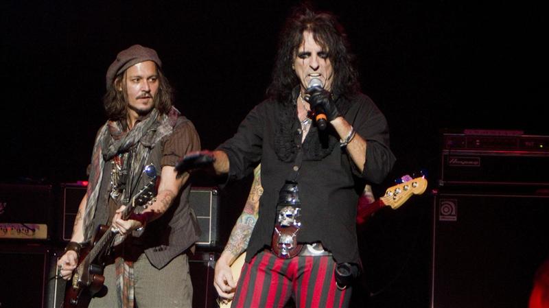 Johnny Depp cântă în premieră, în România, cu Alice Cooper şi Joe Perry de la Aerosmith