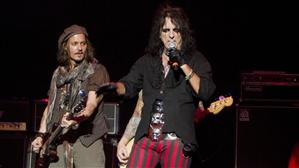 Johnny Depp cântă în premieră, în România, cu Alice Cooper şi Joe Perry de la Aerosmith