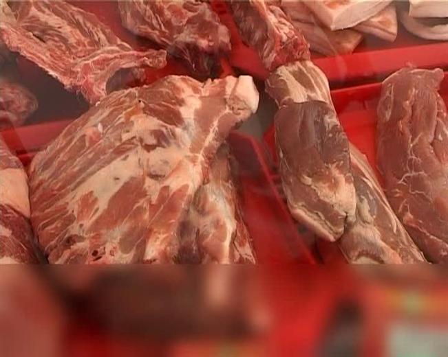 Razie la comercianţii de carne. Amenzi de peste 15.000 de lei şi zeci de kilograme de produse confiscate