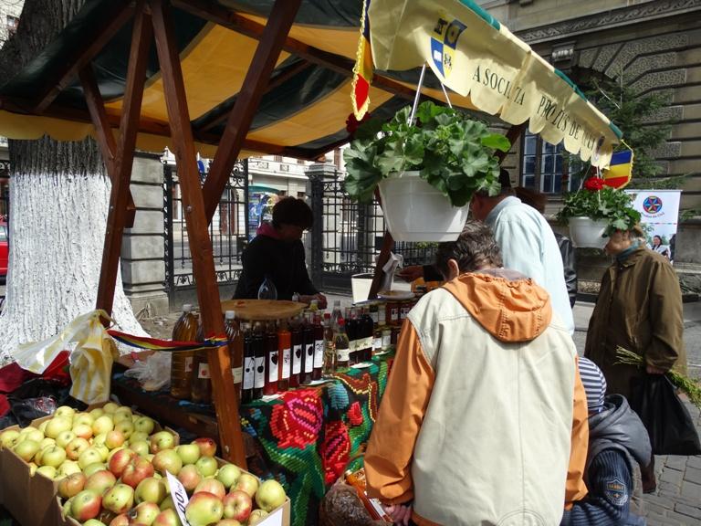 Produsele meşteşugarilor clujeni poposesc la Zalău