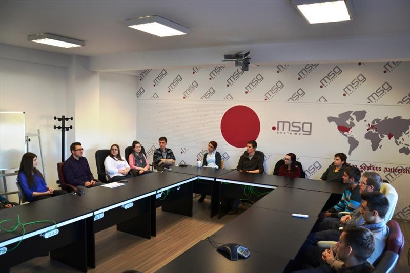 Studenţii cu profil informatic învaţă SAP în cadrul unei companii IT din Cluj