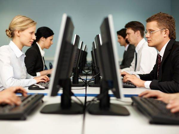 Preţul recrutării unui IT-st: Echivalentul a 1,8 salarii brute ale candidatului plasat. Comisionul este mic în comparaţie cu practicile din Vest