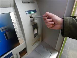 Cum verifici dacă bancomatul are montate dispozitive de clonare a cardului