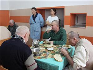 Căminele pentru bătrâni, finanțate de la bugetul de stat. Clujul va avea un serviciu gratuit de îngrijire la domiciliu