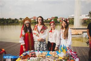 Bucatele şi tradiţiile de pe tot globul se întâlnesc la Cluj