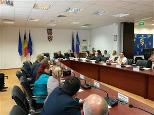 Cum şi-au împărţit PNL, PSD şi UDMR sferele de influenţă în Consiliul Judeţean Cluj