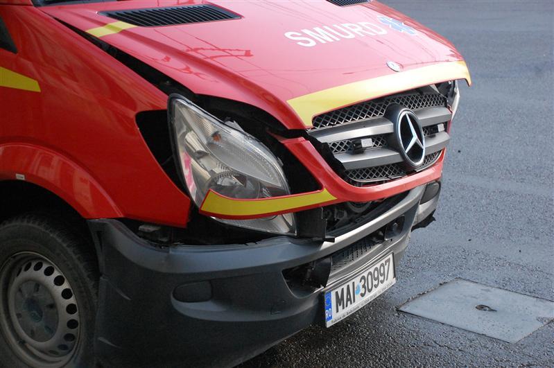 Ambulanţă, implicată într-un accident în centrul Clujului 