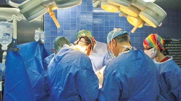 Doi medici şi un pacient, electrocutaţi în sala de operaţii