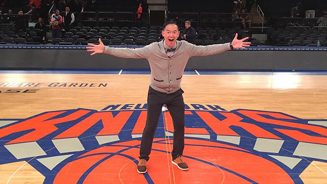 Directorul medical al echipei New York Knicks vine la Untold. Va vizita un spital şi un orfelinat
