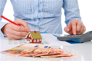 Guvernatorul BNR: Aproape 4000 de români au depus notificări de dare în plată a imobilelor
