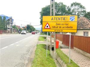 Şase panouri punct negru, montate pe şoselele Clujului