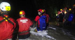 Acţiune de salvare a 11 persoane rămase blocate, luni, în peştera Huda lui Papară