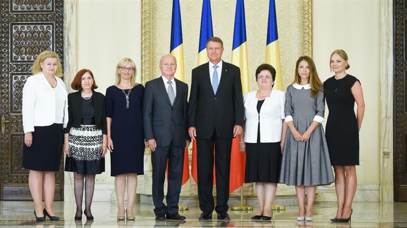 Profesor de limba și literatura română din Cluj, decorat la Cotroceni; Iohannis: Vă mulțumesc pentru contribuția la formarea tinerilor