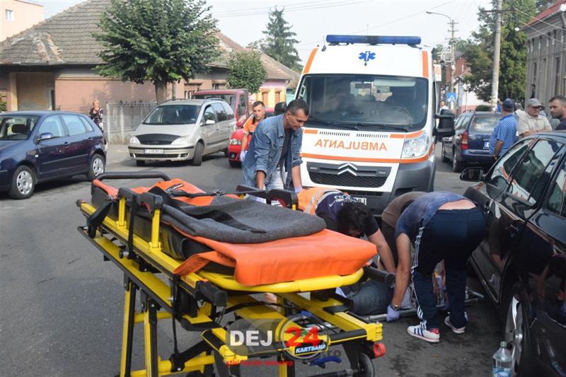 Bătrânică lovită în plin de o motocicletă în timp ce încerca să traverseze strada FOTO şi VIDEO