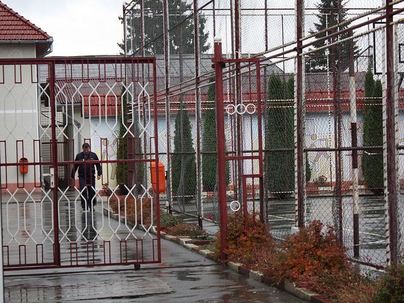 Proteste în penitenciare. ANP anunţă: Angajaţii nu pot recurge la greve sau la întreruperea activităţii/ Gherla, Turnu-Severin şi Craiova au manifestaţii în stradă