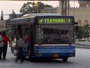 Shuttle bus la aeroportul din Cluj. O firmă privată a câştigat licitaţia. Când pornesc autobuzele