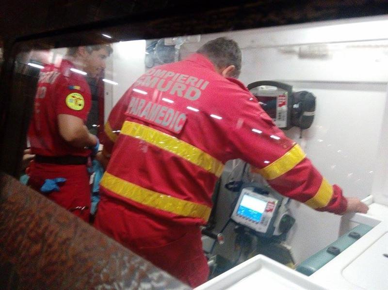 Beat la volan. A intrat cu maşina într-un stâlp şi apoi s-a răsturnat în curtea unei case
