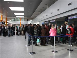 Doi bărbați cu pașapoarte israeliene falsificate, depistați pe Aeroportul Cluj
