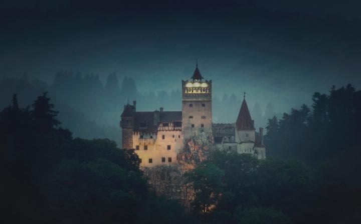 Senzaţii tari de Halloween! Airbnb pune la bătaie o noapte de cazare în Castelul lui Dracula FOTO/VIDEO